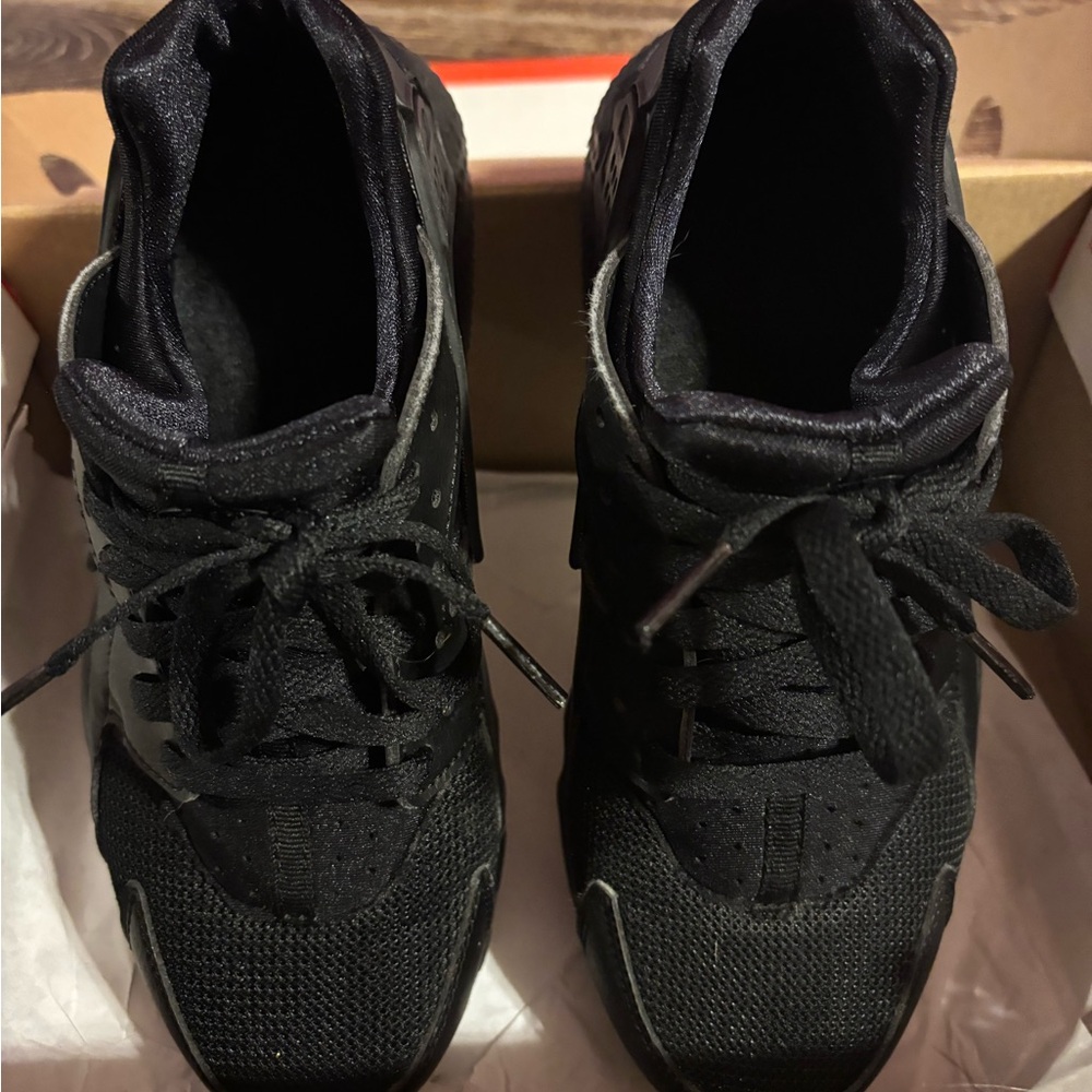 Nike Black Huarache Run Sneakers